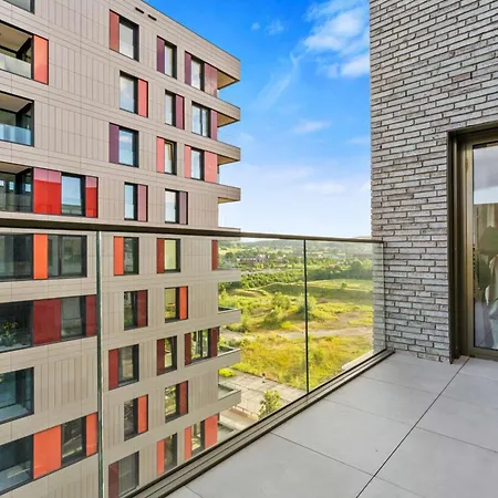 Modern 2-bed With Balcony In Serene *