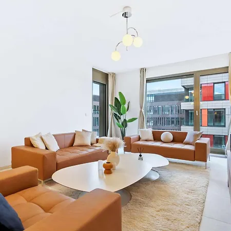 Appartement Modern 2-bed With Balcony In Serene