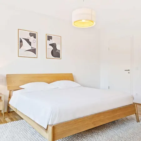 Modern 2-bed With Balcony In Serene Appartement *