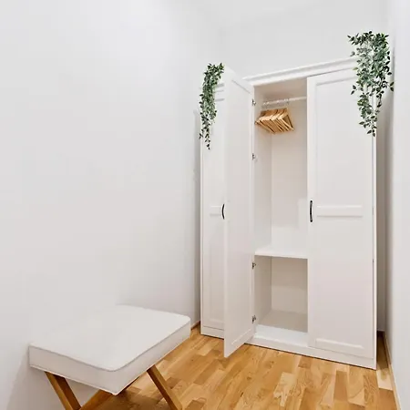 Appartement Modern 2-bed With Balcony In Serene Sanem