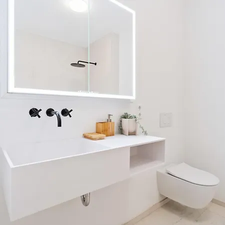 Modern 2-bed With Balcony In Serene *