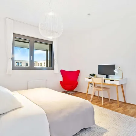 Modern 2-bed With Balcony In Serene