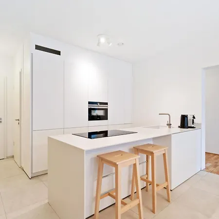 Modern 2-bed With Balcony In Serene