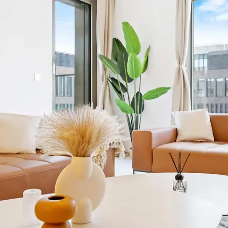 Modern 2-bed With Balcony In Serene