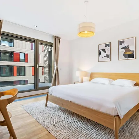 Modern 2-bed With Balcony In Serene Appartement *