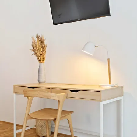 Appartement Modern 2-bed With Balcony In Serene Sanem
